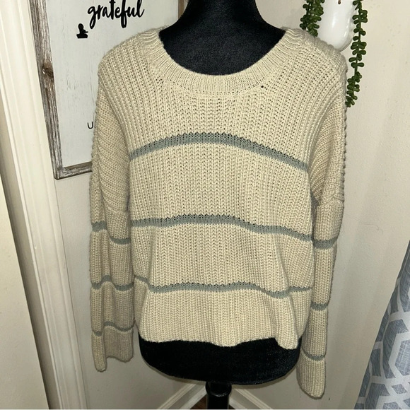 Moon & Madison cropped sweater - Picture 1 of 5